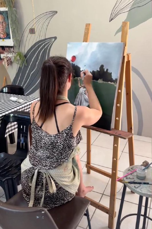 Eldri van Straaten painting at her easel